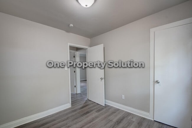 Photo - 3753 Englehart St