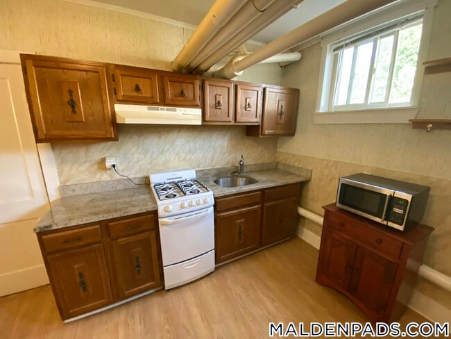 Building Photo - 88 Maple St Rental