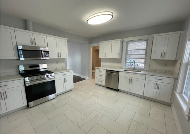 Building Photo - 10 Fletcher Ter Unit T Rental