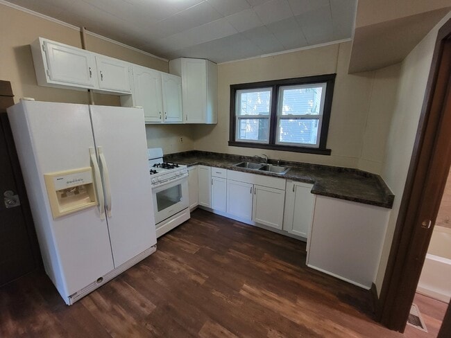 1403 St Lawrence Ave. - Lower Apartment - Beloit, WI | ForRent.com