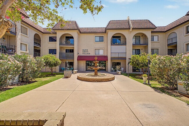 Building Photo - 3033 E Devonshire Ave Unit 3031