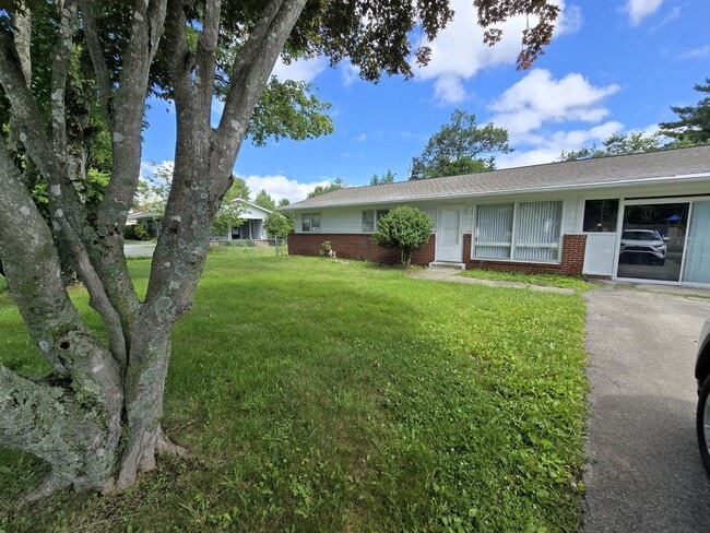 3/2 with Fenced Yard; In-town and Near an ... - 3/2 with Fenced Yard; In-town and Near an ... House