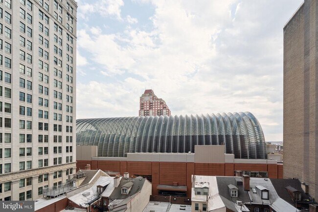 Photo - 1420 Locust St Unit 8O