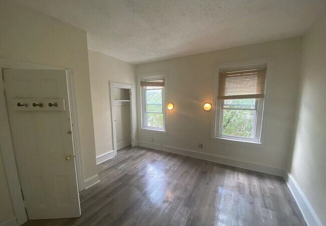 Photo - Large Home - Mantua