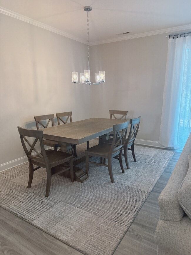 Comedor - 605 Marshskip Way