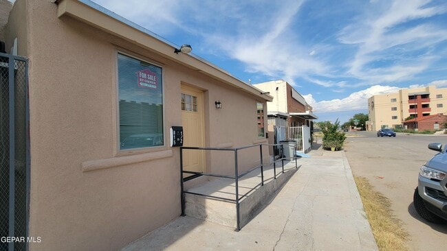 Building Photo - 817 E 3rd Ave Rental