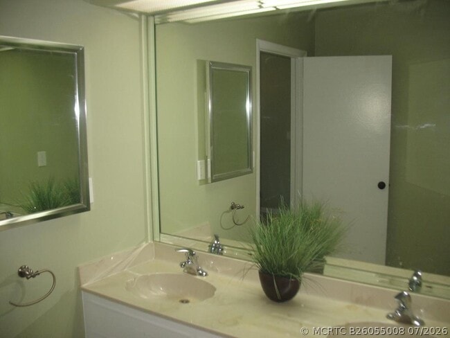 1805 Richard Ln