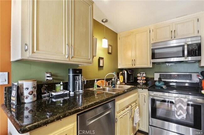 Photo - 200 Elm Ave Condo