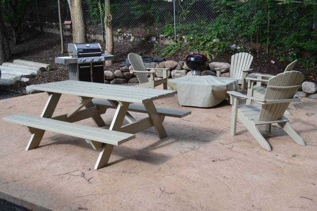 Patio para residentes con brasero a gas y parrillas
