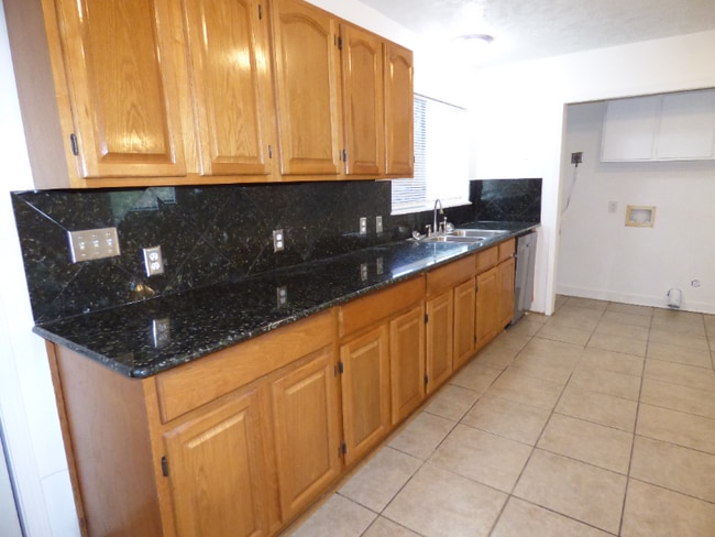 Building Photo - 2304 Broussard St Rental