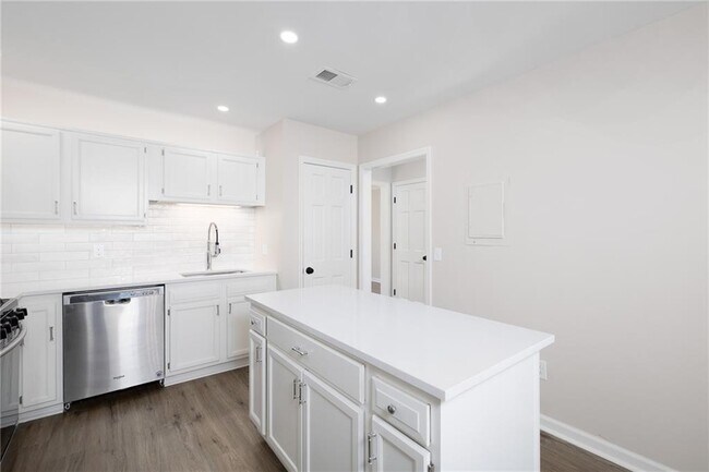 Photo - 1854 Cooper Lake Rd SE