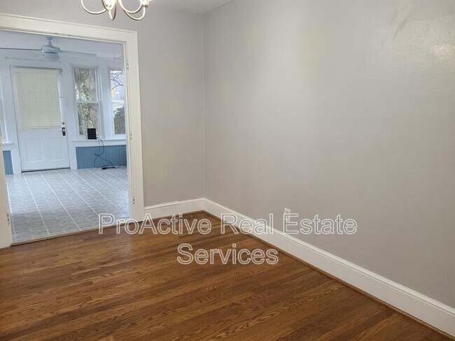 105 W Arden Cir