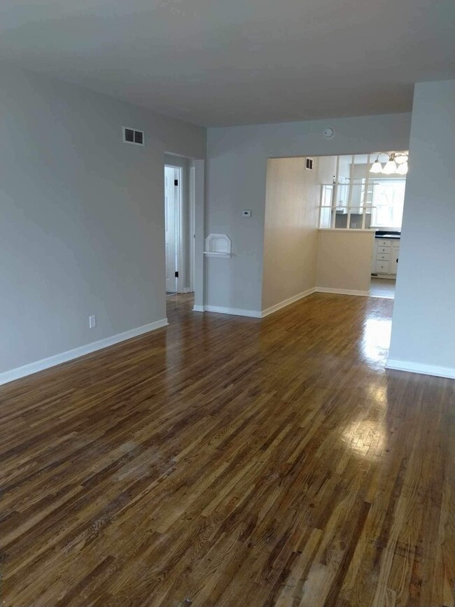 Photo - 217 W Cass St Unit 1E