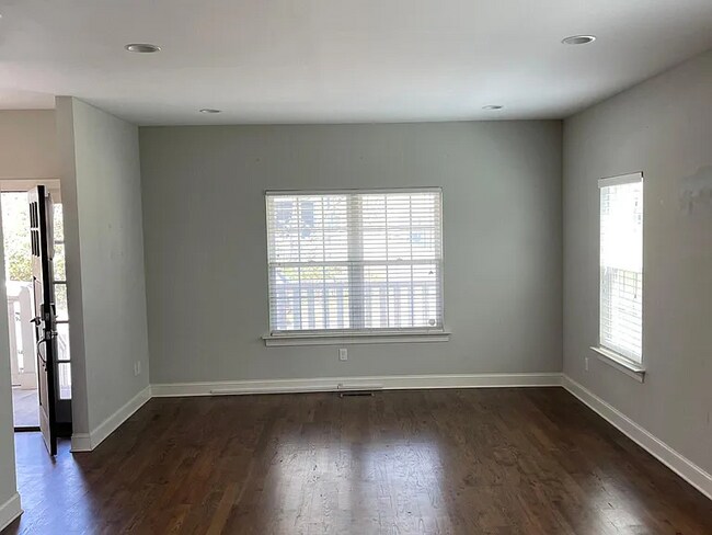 Photo - 120 W 19th St