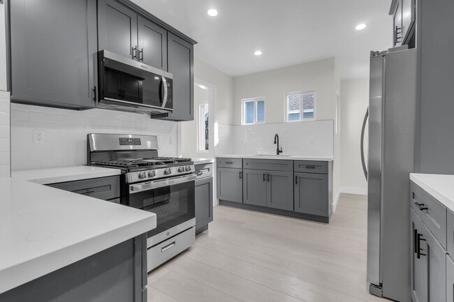 Photo - 4059 Denker Ave