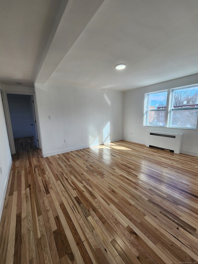 Photo - 930 Wethersfield Ave Unit APT 6