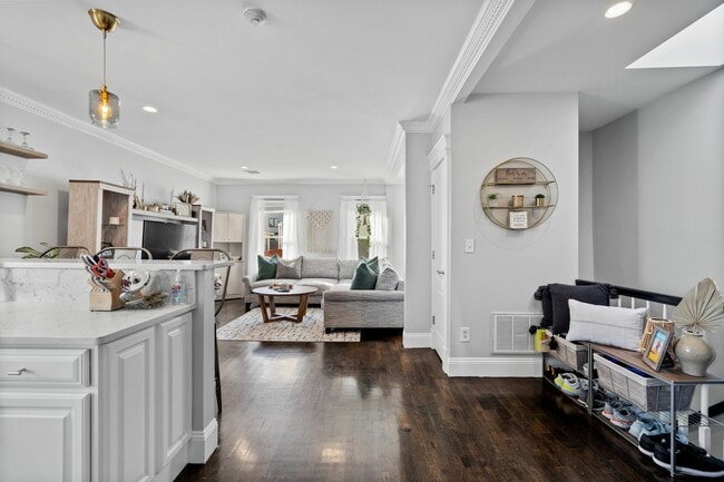 Photo - 174 W 9th St Unit 3