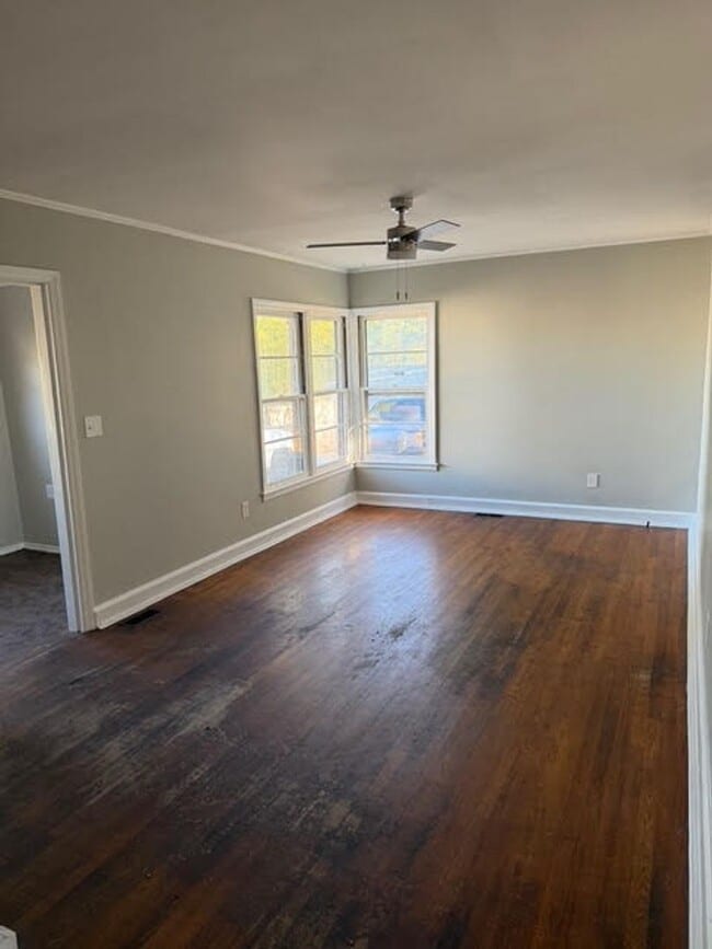 Photo - Charming 4BR/2BA House w/ Fenced back yard!