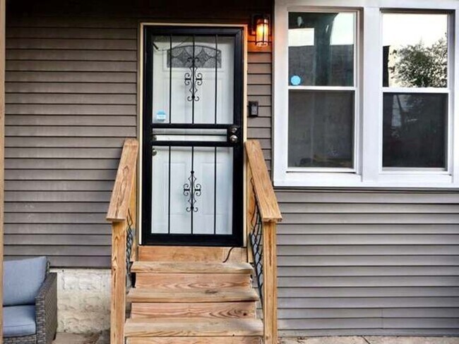 Photo - 1504 Hanover St