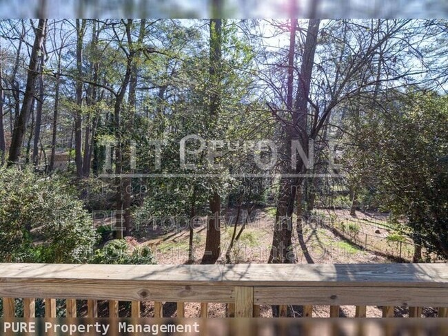 Photo - 2435 Woodacres Rd NE