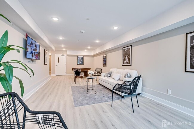 Building Photo - 21 Station Pl Unit 202