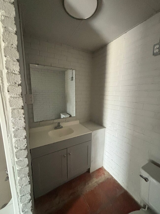 Building Photo - 1627 FM351 Unit 15