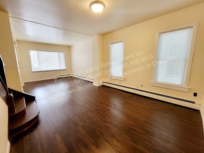 Photo - 377 S River St