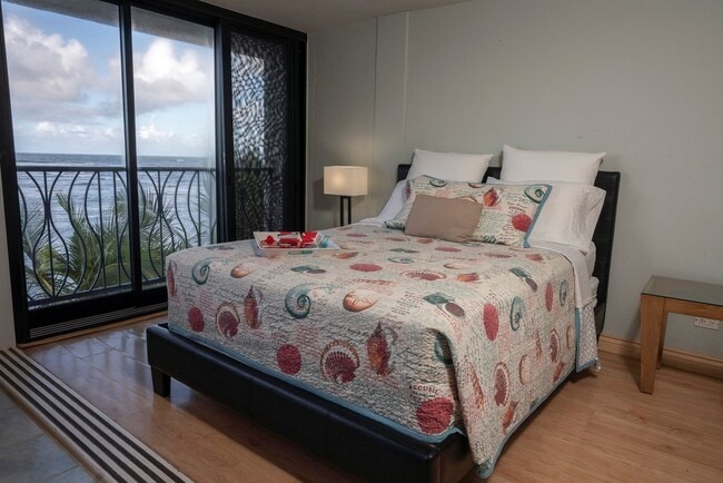 BEACH FRONT 2/2/1pkg, furnished condo on W... - BEACH FRONT 2/2/1pkg, furnished condo on W...