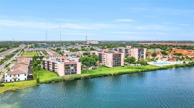 Photo - 20840 San Simeon Way Unidad 409