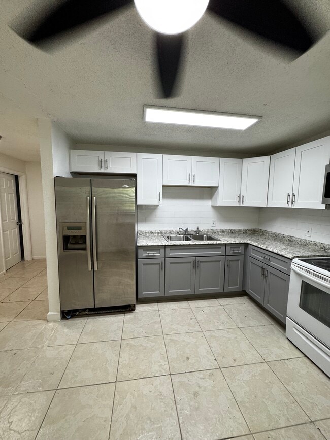 Building Photo - 3435 Hi St Unit 3435 Rental