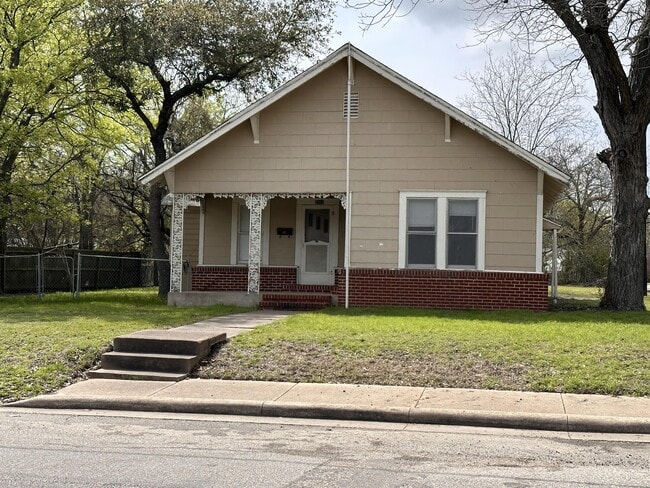 Building Photo - 2501 Monroe St Rental