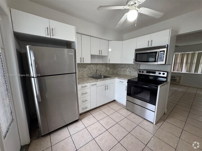 Building Photo - 606 SW 8th St Unit A Rental