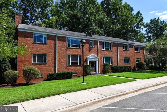Building Photo - 10311 Montrose Ave Unit 101 Rental