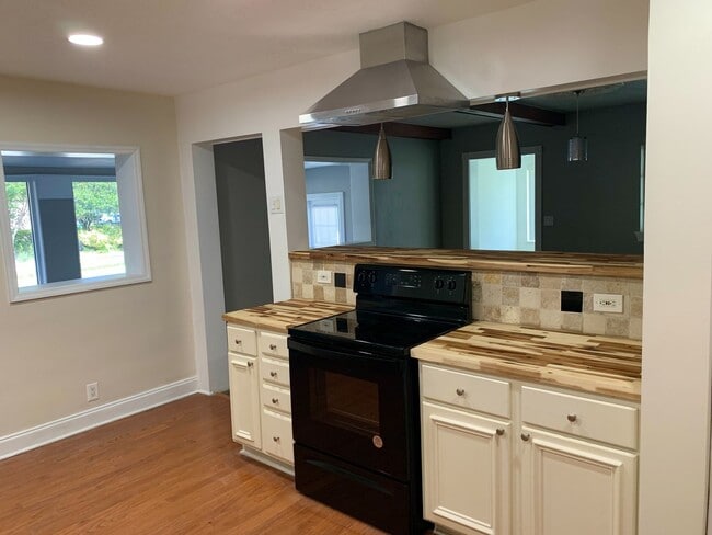 Photo - Spacious Winter Park Village area house fo...