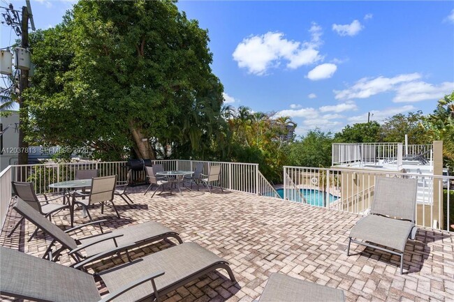 Photo - 1050 SE 15th St Unit 202