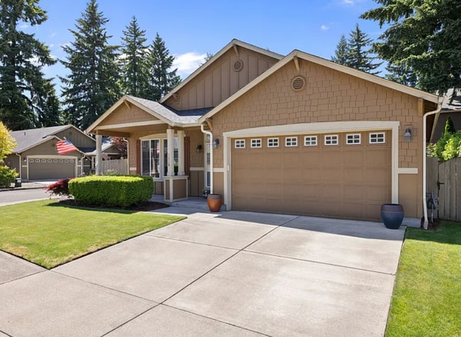 Building Photo - MUST SEE! Beautiful 3 Bedroom with Den, Ra... Rental