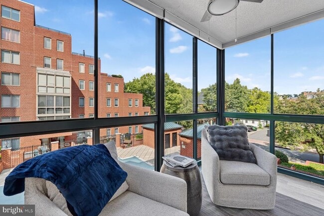 Photo - 1050 N Taylor St Unidad 1-313