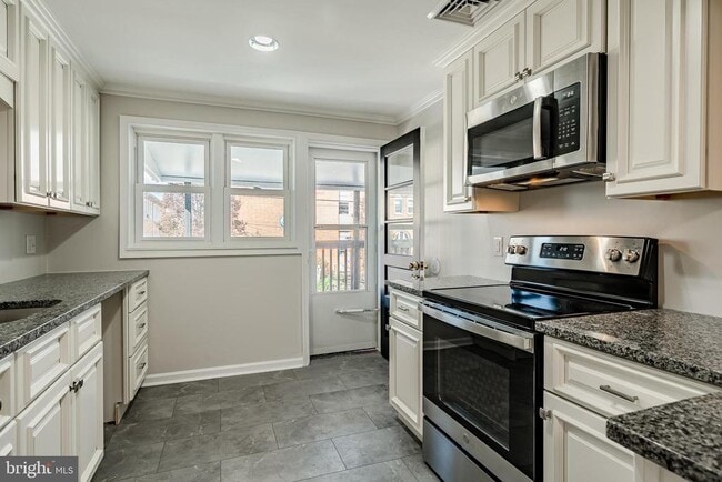 Photo - 222 3rd Ave