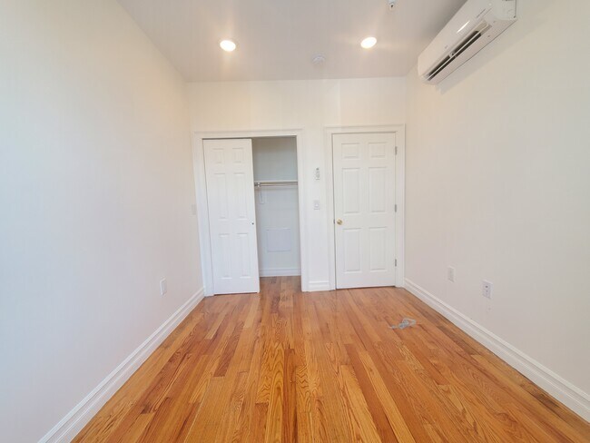 373 Danforth 304 - 369 Danforth Ave Unit 304