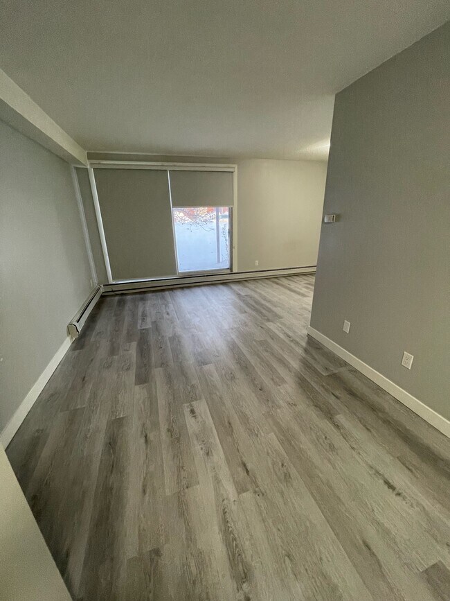 Photo - 13516-102 102 St NW Unit 103