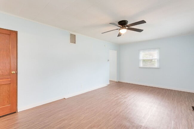 Photo - 402 E Chippewa Ave