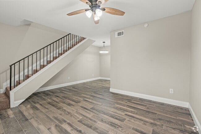 1BR, 1BA - 640SF - Living Room