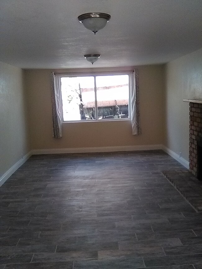 Extra Room (Front) - 3440 Egan St