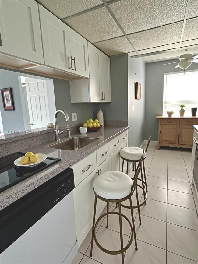 Photo - 777 S Federal Hwy Unidad RP817