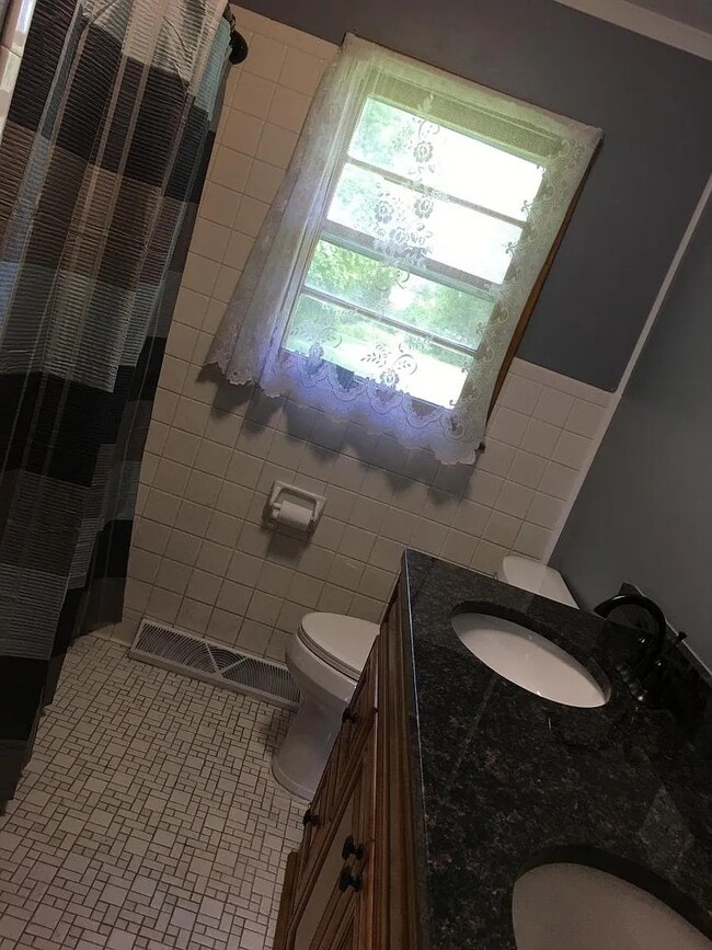 Photo - 131 N Hillsdale Dr