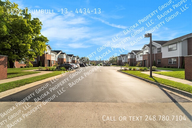 Building Photo - 4434 Trumbull Unit 4434-13