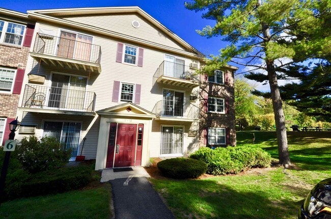 Building Photo - 6 Autumn Leaf Dr Unit 7