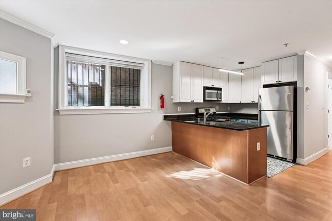 Photo - 1740 18th St NW Unit T2