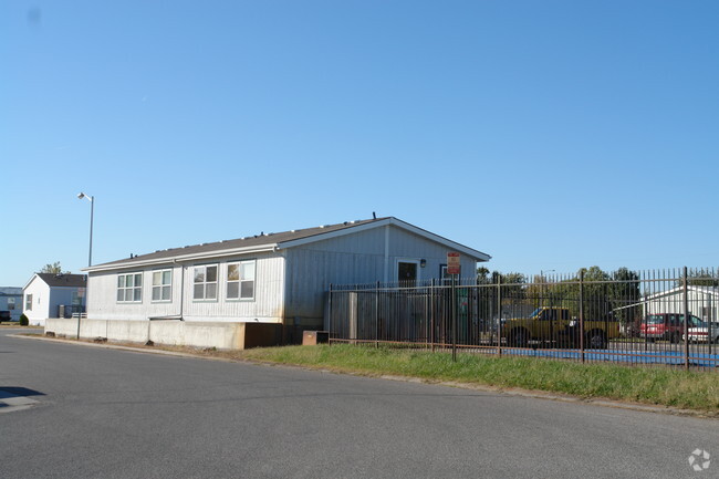Building Photo - Stonegate MHP Rental