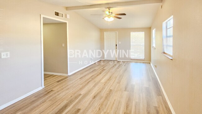 Photo - 4401 N 72nd St